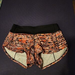 Lulu Lemon short